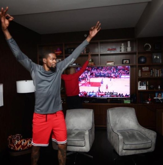 PHOTO Kevin Durant Celebrating Warriors Game 6 Win From Home