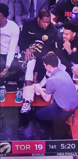 PHOTO Kevin Durant Getting Heating Pad On His Calf While On Bench