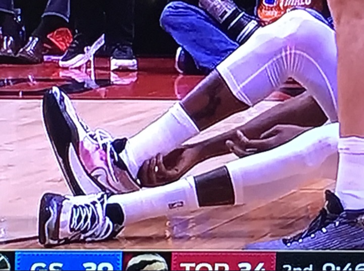 PHOTO Kevin Durant Holding Right Achilles In Locker Room Not Calf