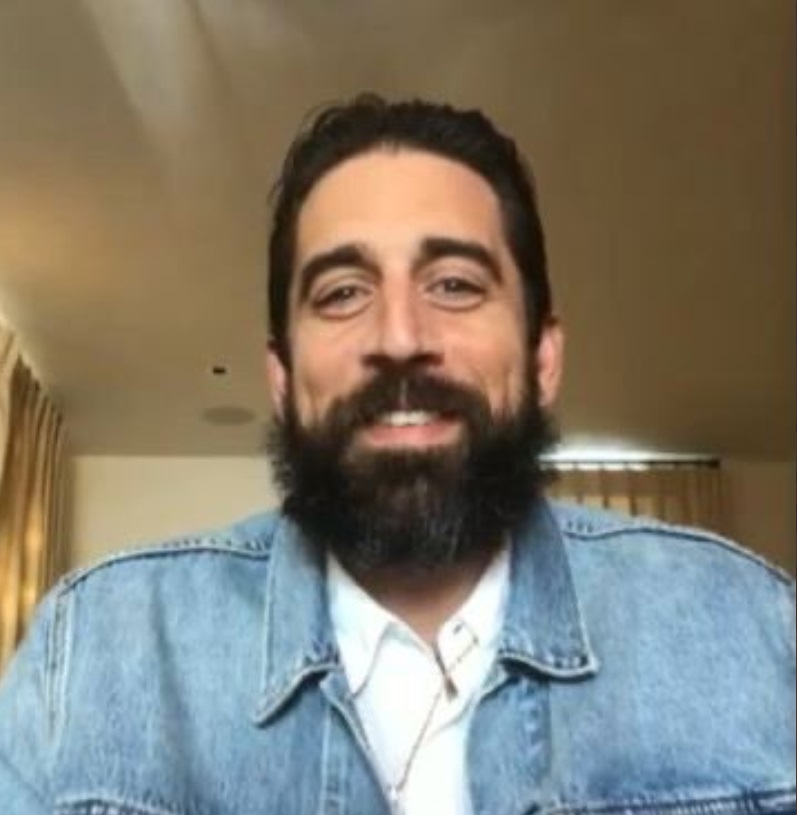 Photo Aaron Rodgers Quarantine Beard Is So Big It Wont Fit Under His Helmet 