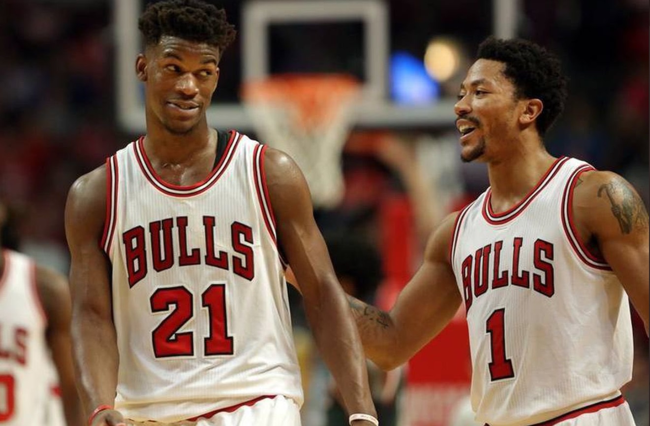 PHOTO Jimmy Butler Side Eyeing Derrick Rose