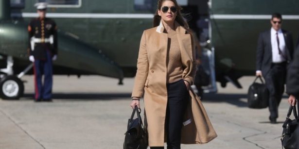 PHOTO Hope Hicks Getting Off Marine One Wednesday Without Wearing A Mask