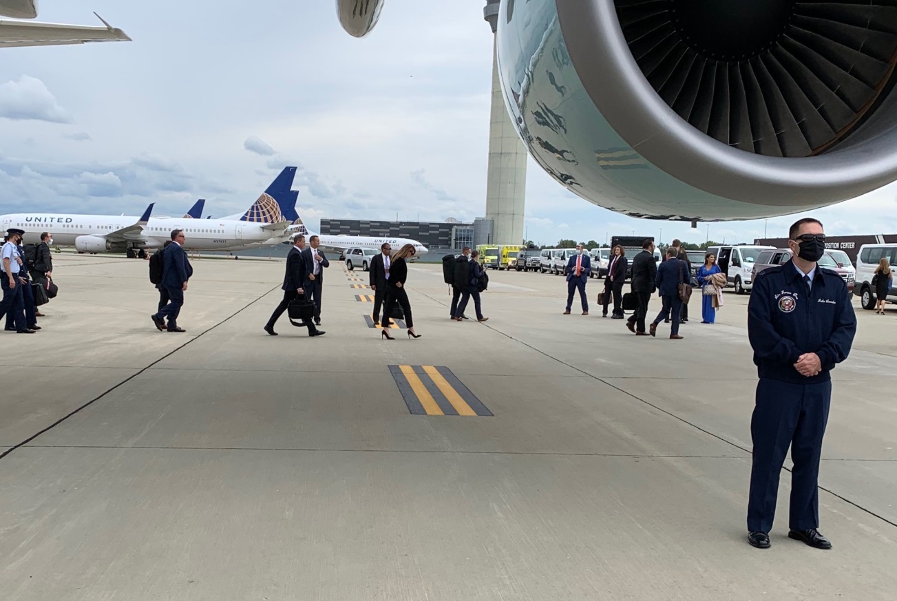 PHOTO Hope Hicks Traveling To Minnesota Rally Without Mask