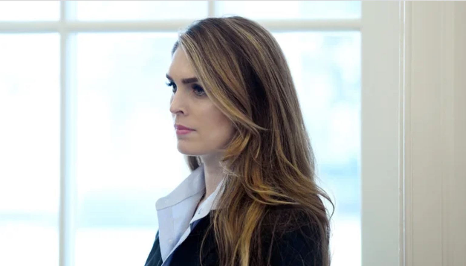 PHOTO Hope Hicks Wearing Too Much Eyeliner