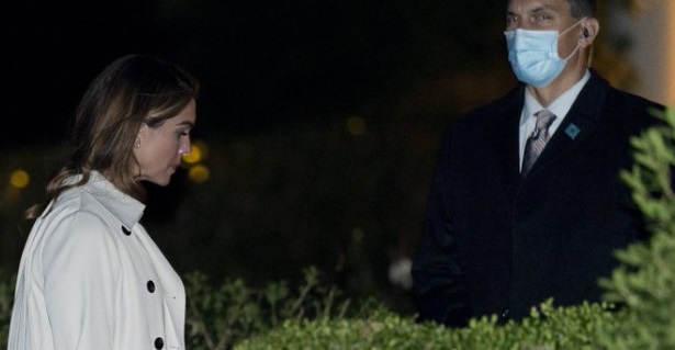 PHOTO Hope Hicks Within Feet Of Trump After Testing Positive For COVID