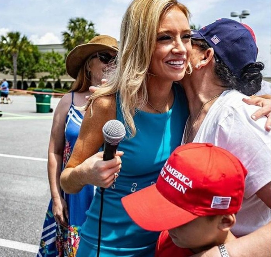 PHOTO Kayleigh McEnany Hugging Trump Supporter In Florida After Just Having COVID