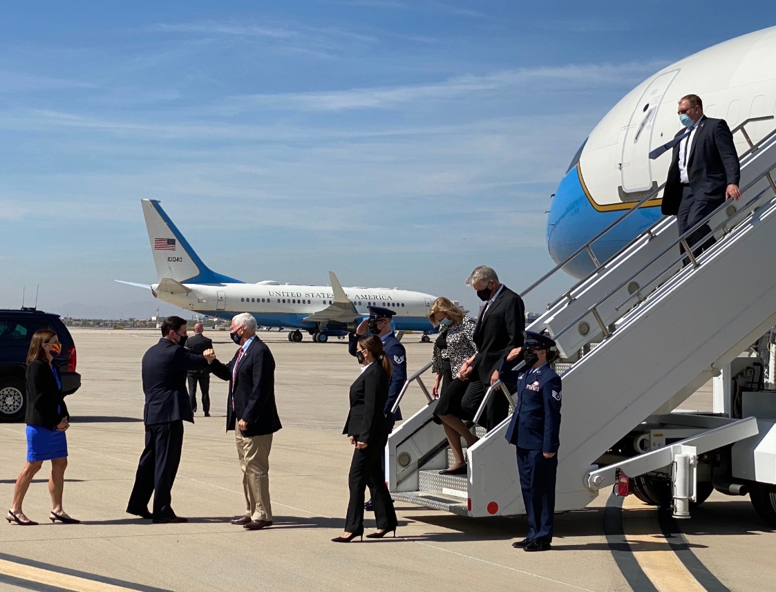 PHOTO Mike Pence Gets Off Plane In Arizona And Starts Spreading Coronavirus