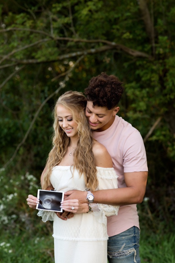 PHOTO Patrick Mahomes' Wife Is Very Pregnant