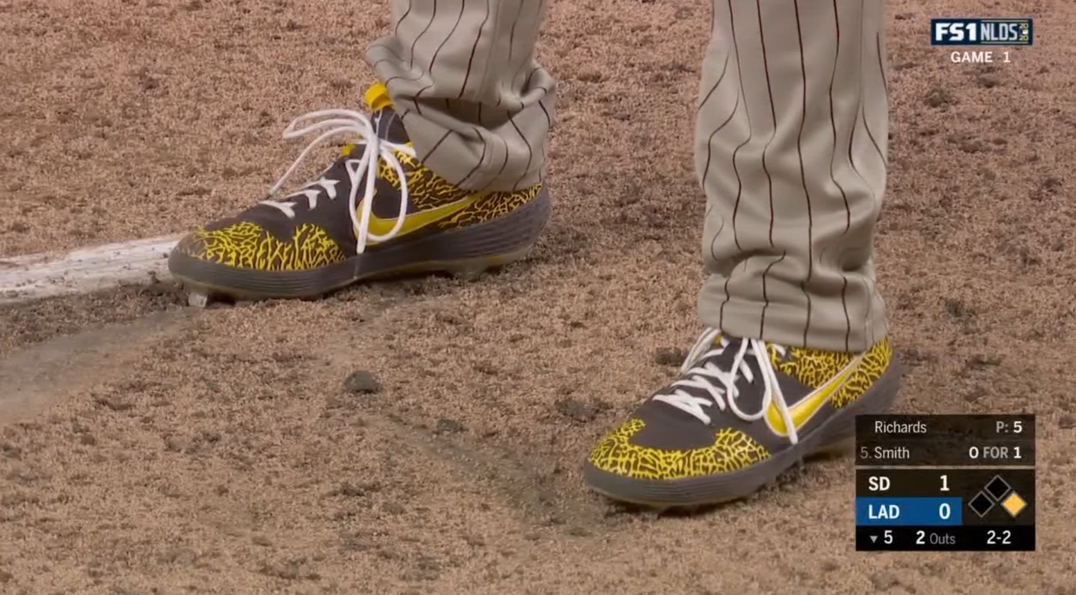 PHOTO San Diego Padres Pitcher Wearing Snakeskin Colored Nike Cleats