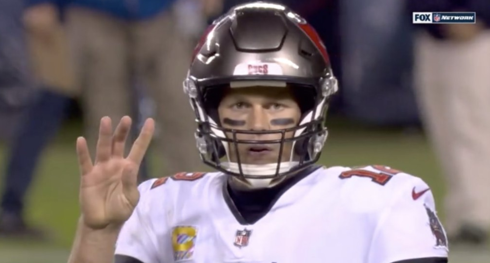 PHOTO Tom Brady Was Signaling For 4th Down After Bucs Already Turned It Over On Downs