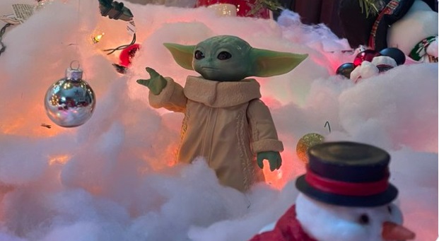 PHOTO Baby Yoda Levitating An Ornament