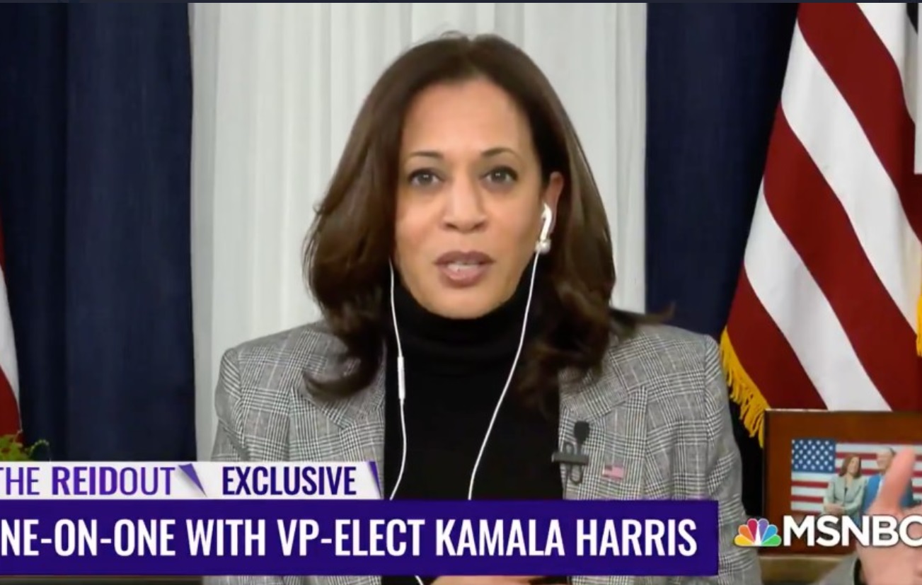 PHOTO Kamala Harris Still Uses Wired Apple Earphones