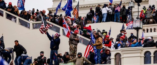 PHOTO Antifa Standing On The Steps Of The Capitol