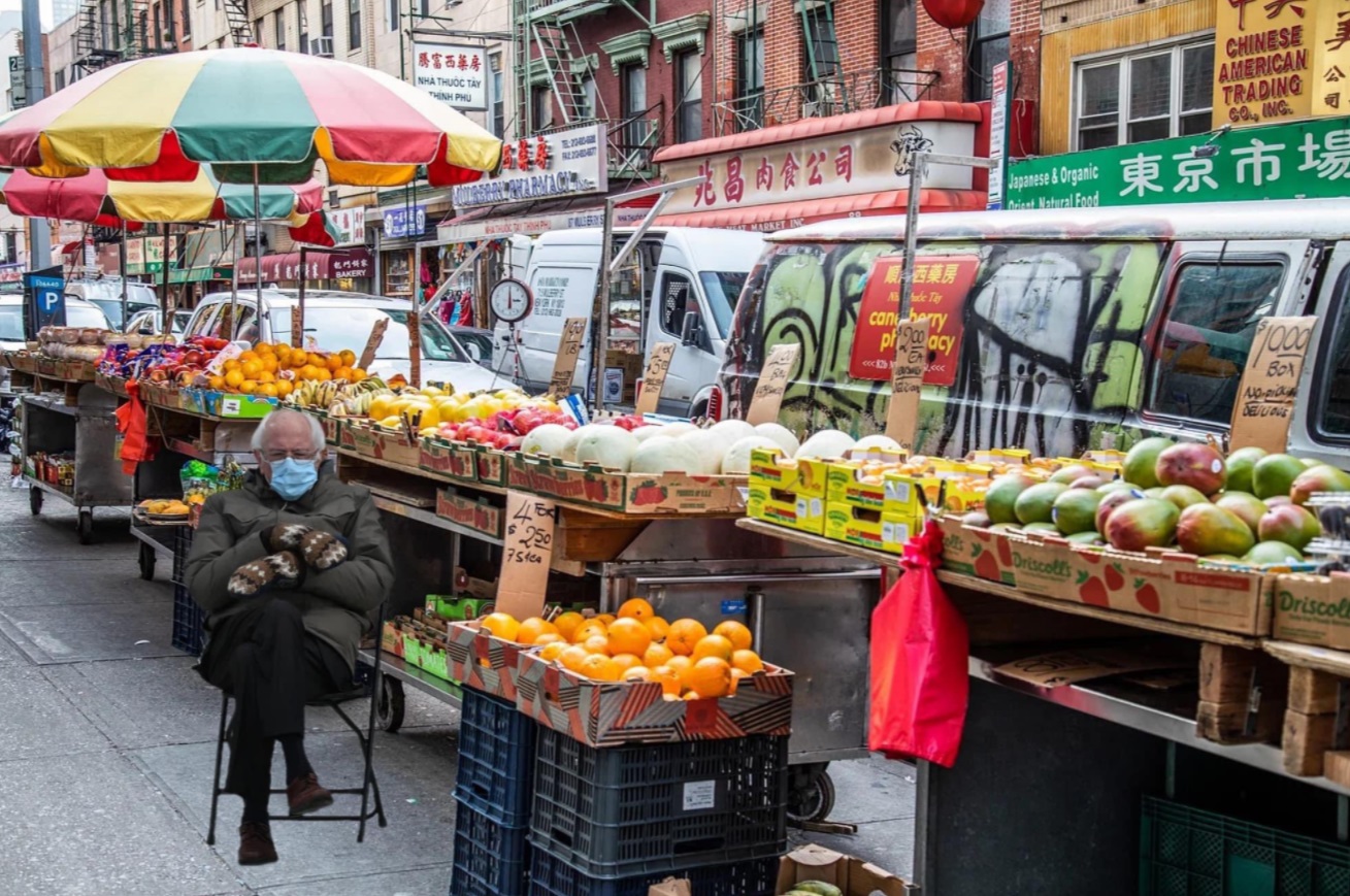 PHOTO Bernie Sanders Selling Fruit In NYC's Chinatown