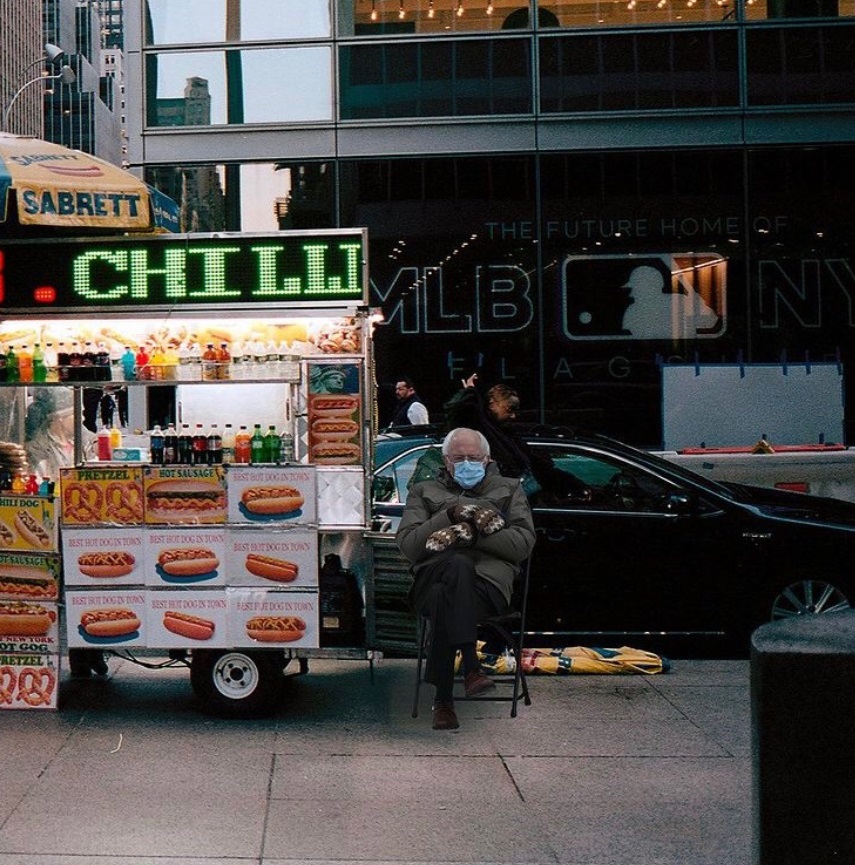 PHOTO Bernie Sanders Selling Hot Dogs From A Stand In NYC