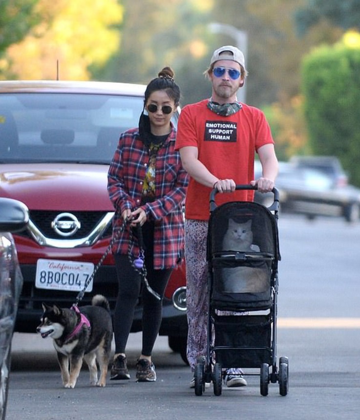 PHOTO Brenda Song Walking With Her Husband And Cat In Stroller Before Having Baby