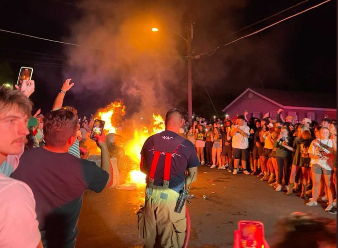 PHOTO Crowd Gathers Around Firefighter Putting Out Fire In Streets Of Waco