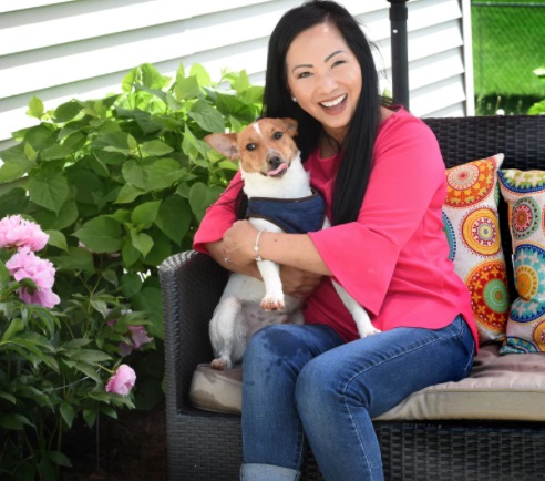 PHOTO Derek Chauvin's Ex-Wife With Her Cute Dog Looking Happy Without Derek