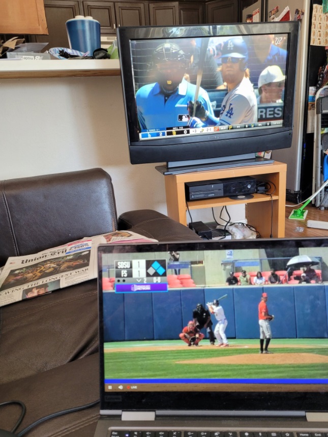 PHOTO Dude Who Covers San Diego Sports For Newspaper Watching Games In His Living Room On 24 Inch TV