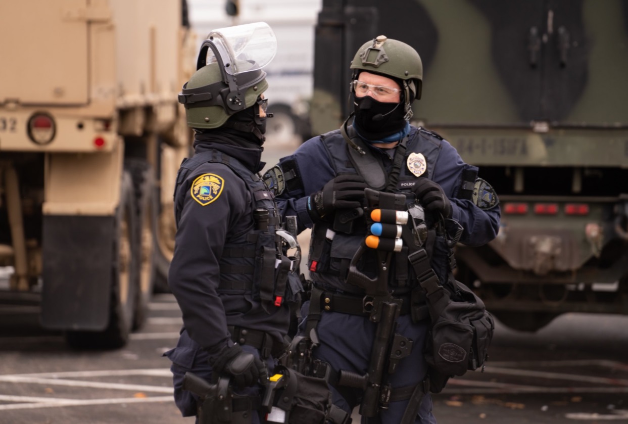 PHOTO National Guard Using More Than Rubber On Protesters In Brooklyn Center Minnesota