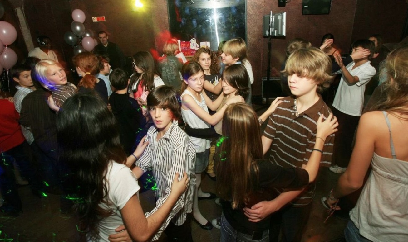 PHOTO Waco Texas After Baylor Wins Natty Students Slow Dancing Meme