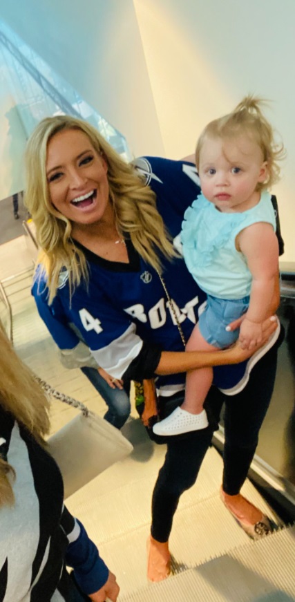 PHOTO Kayleigh McEnany Wearing An NHL Hockey Jersey