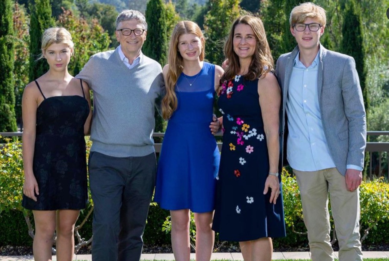 PHOTO Last Family Photo Of Bill Gates With His Wife And Kids