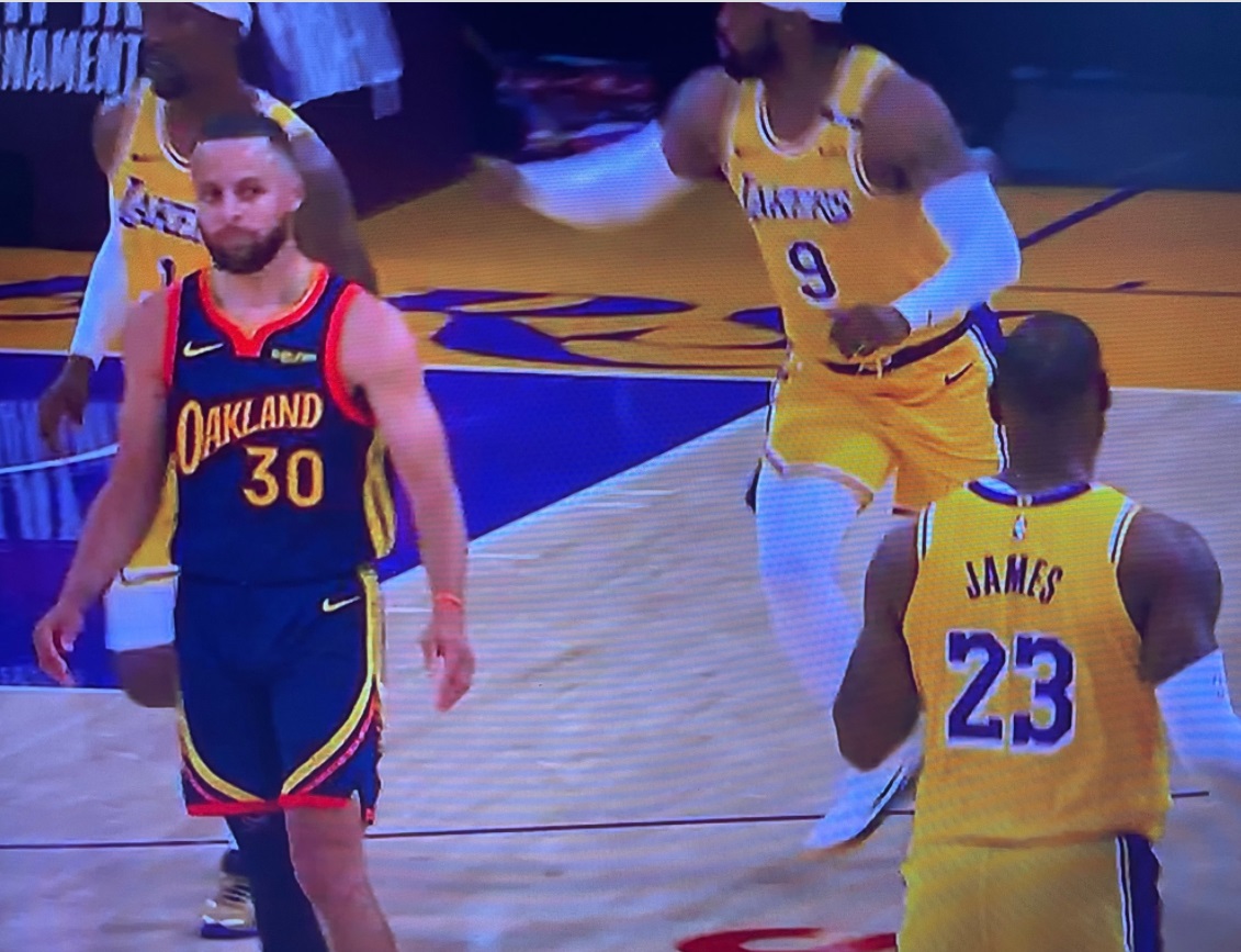 PHOTO Steph Curry Stares Down Lebron Like How Did You Make That Late Game 3 From Outside 30 Feet