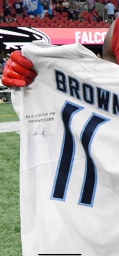 PHOTO Tennessee Tians Player Wrote On Jersey He Gave To Julio Jones Asking Him To Please Come To Tennessee