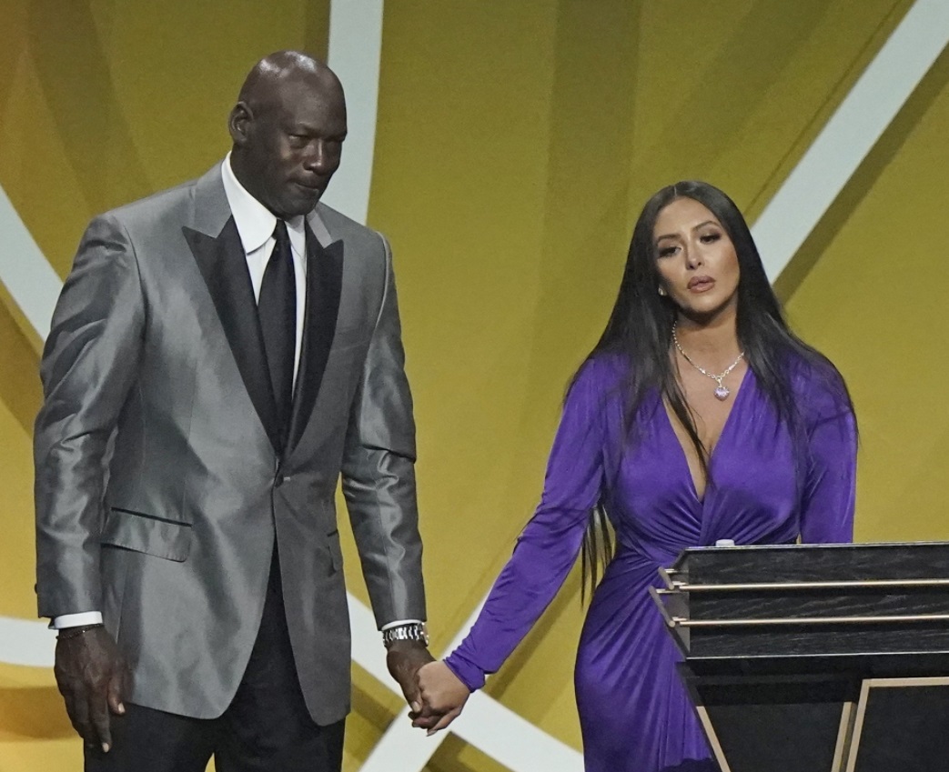 PHOTO Vanessa Bryant Looking Relieved As Michael Jordan Takes Over The Mic During Kobe's Hall Of Fame Induction