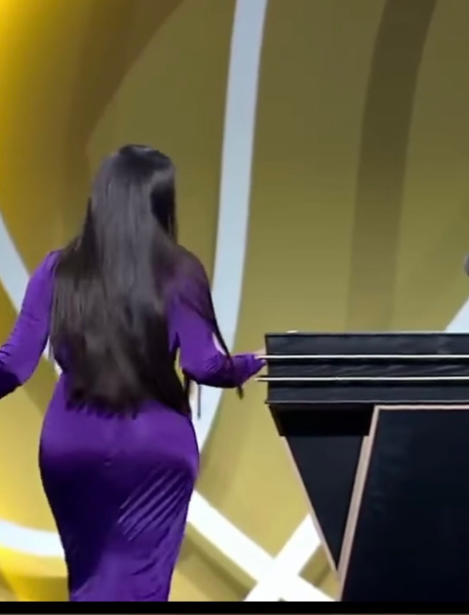 PHOTO Vanessa Bryant Was Looking Very Thick In Tight Purple Dress At Hall Of Fame Induction Ceremony