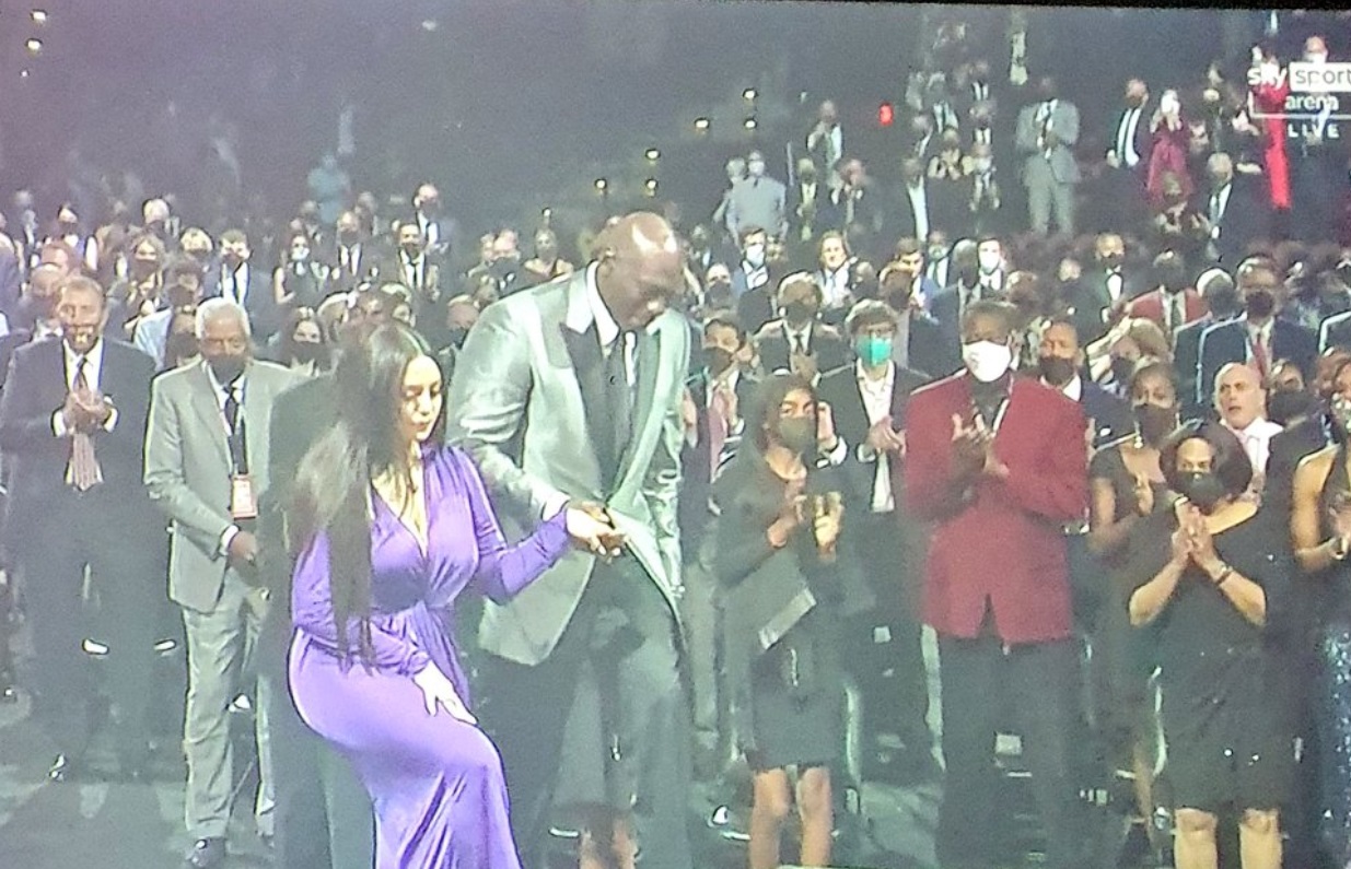 PHOTO Vanessa Bryant's Body Looking Hella Thick Walking Up On Stage At HOF Ceremony