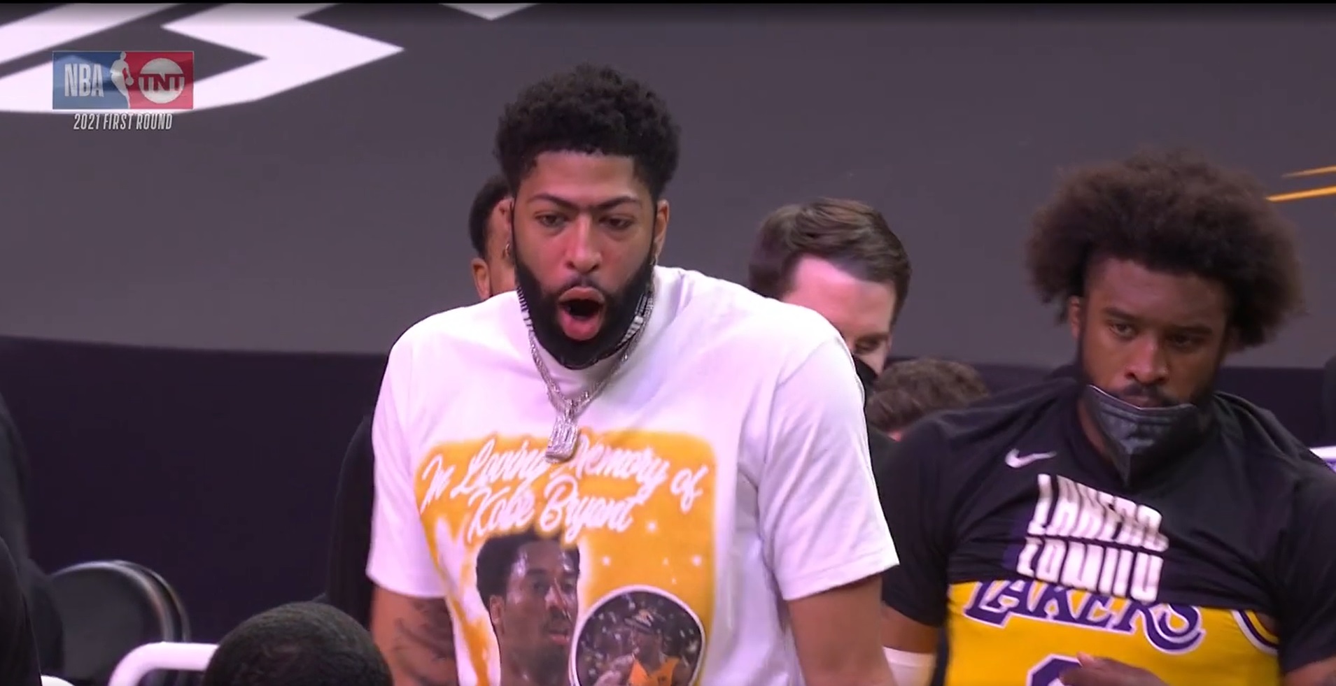 PHOTO Anthony Davis Wearing A T-Shirt That Says In Loving Memory Of Kobe Bryant During Game 5 Vs Suns