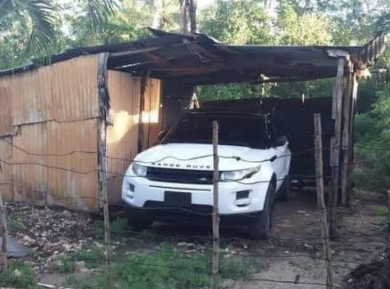 PHOTO Damian Lillard Playing For The Portland Trailblazers Is Like Parking Your Range Rover Under A Falling Apart Carport