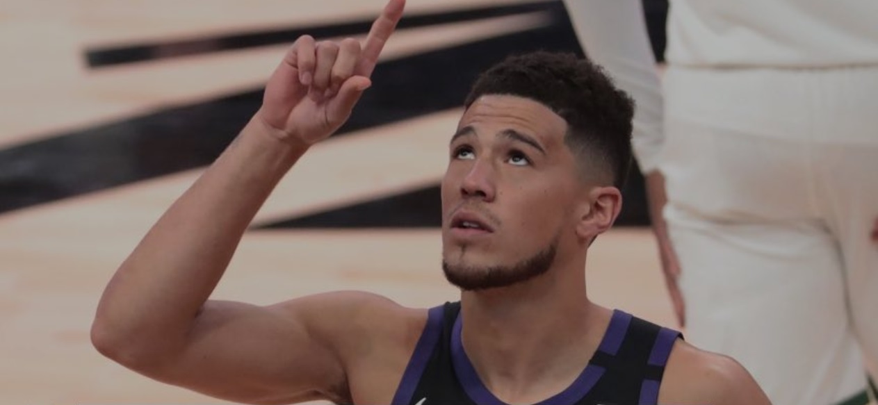 PHOTO Devin Booker Pointing Up To God Like He's The Chosen One