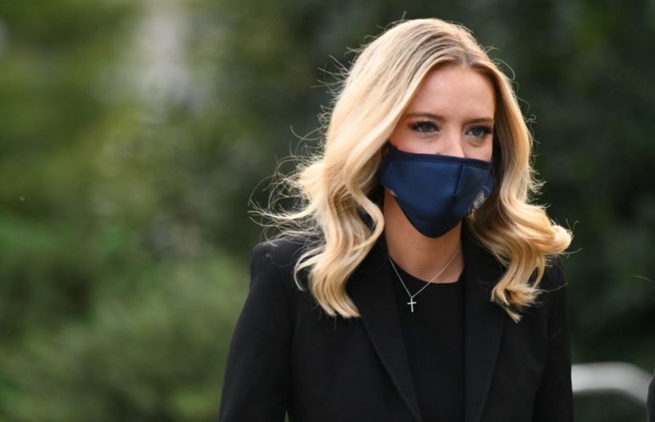 PHOTO Rare Look Of Kayleigh McEnany Spotted Wearing A Facemask During Pandemic