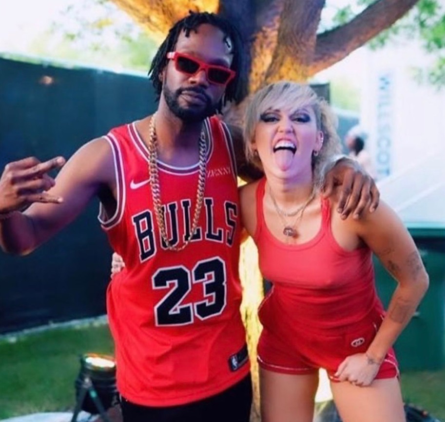 PHOTO Miley Cyrus Backstage With Juicy J At Lollapalooza