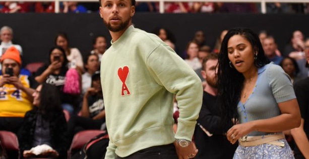 PHOTO Ayesha Curry Checking Out Steph's Butt From Behind