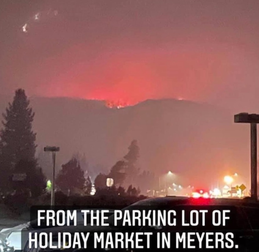 PHOTO Caldor Fire Can Be Seen From Parking Lot Of Holiday Market In Meyers