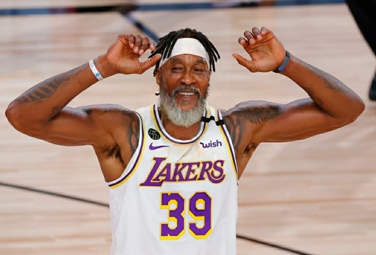 PHOTO Dwight Howard With A Grandpa Beard In A Lakers Uniform