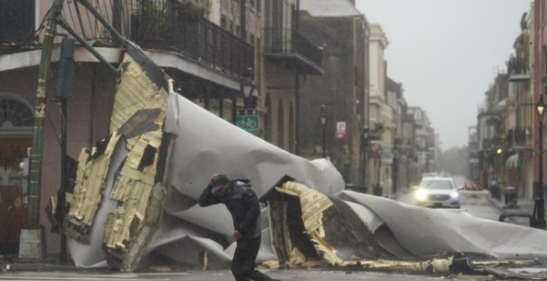 PHOTO Giant Wall In NOLA Just Collapsed Under The Pressure Of Hurricane Ida