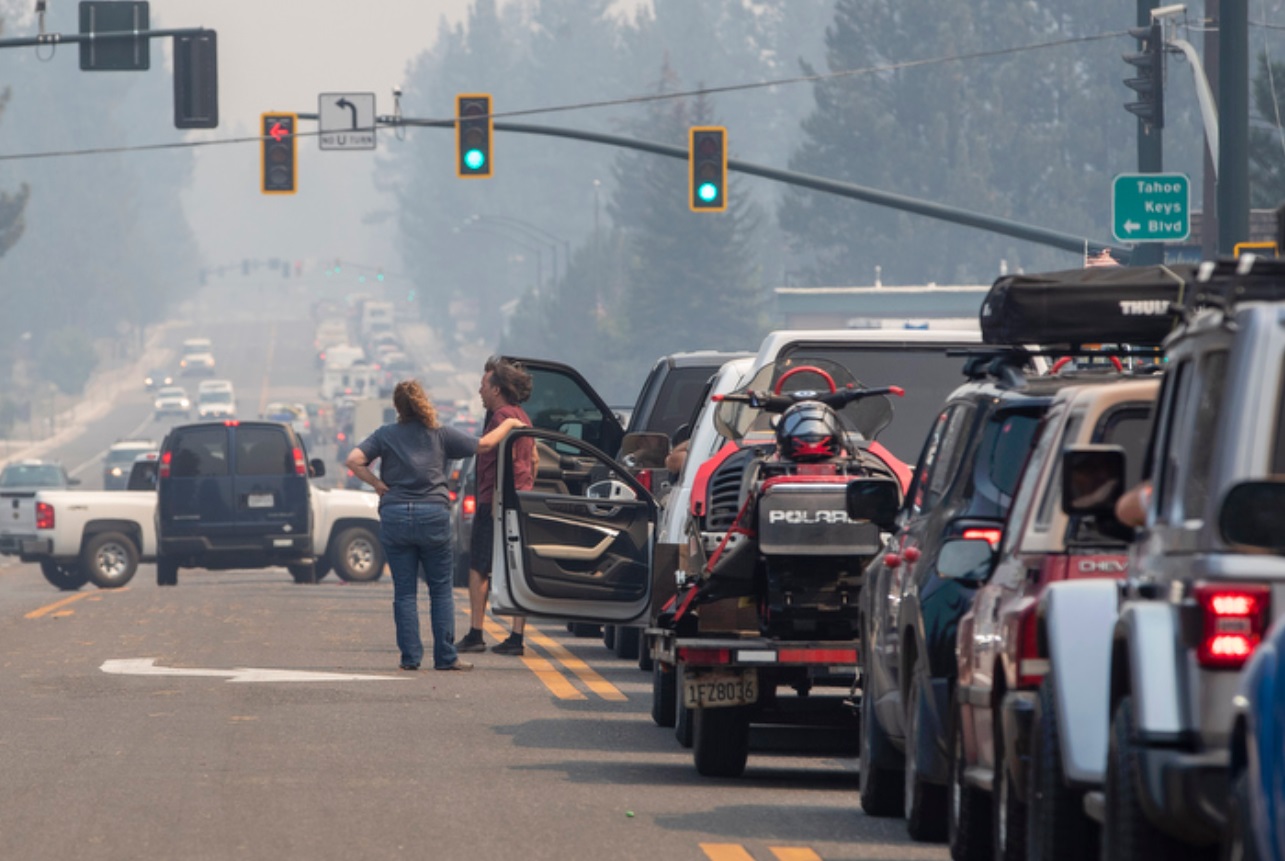 PHOTO Highway 50 Is A Parking Lot As All Of South Lake Tahoe Tries To Evacuate At The Same Time