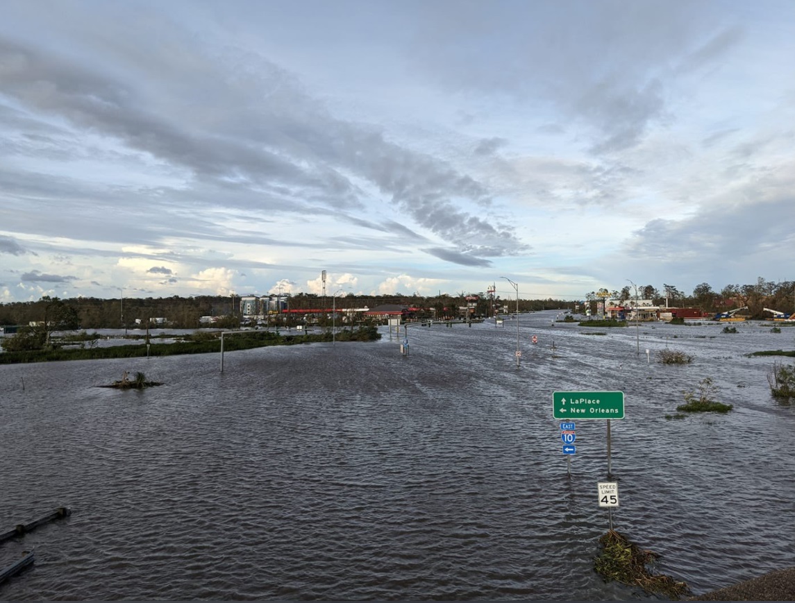 PHOTO Highway 51 And On-Ramp To I-10 In Laplace LA In A Sea Of Water