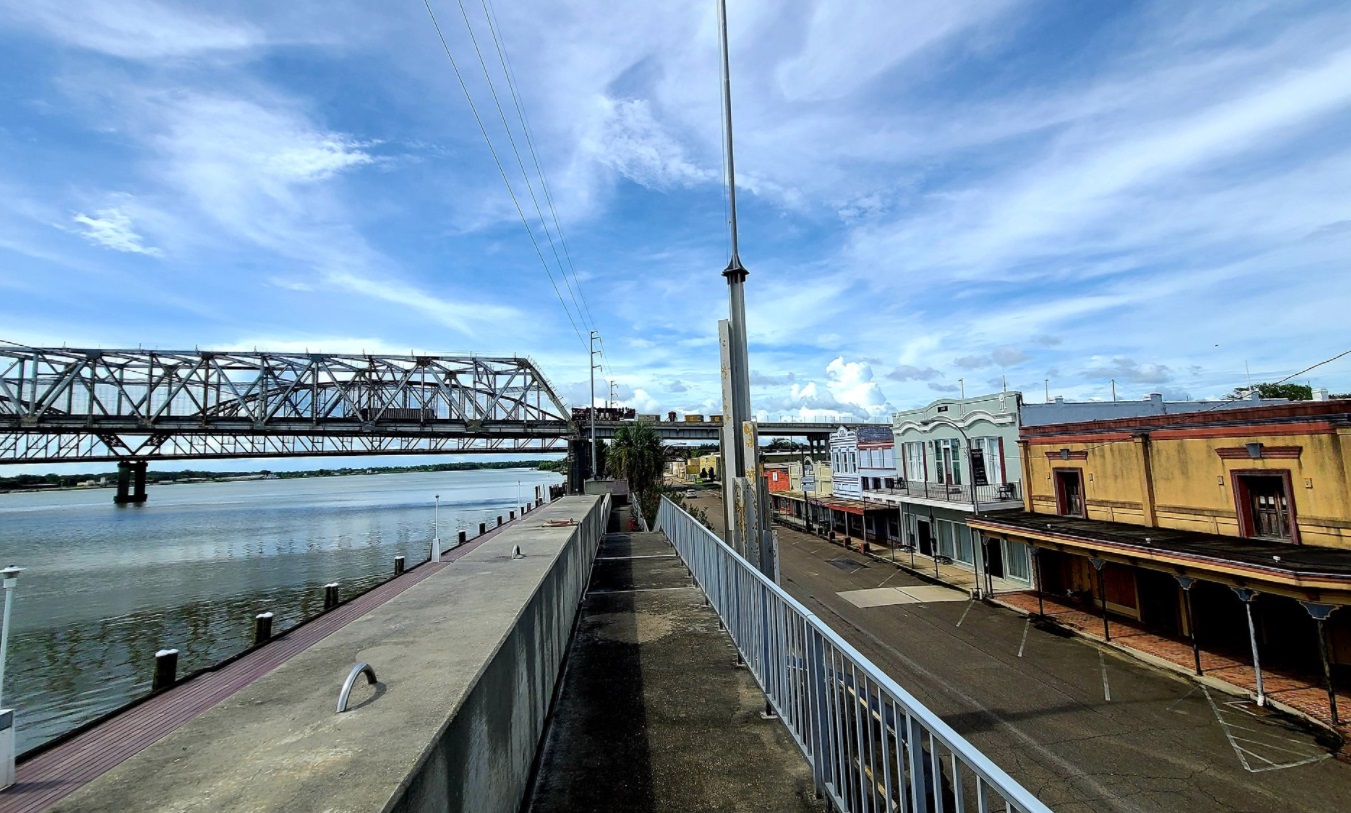 PHOTO Levee Between Morgan City And Atchafalaya River Unlikely To Hold Up Against Category 4 Storm