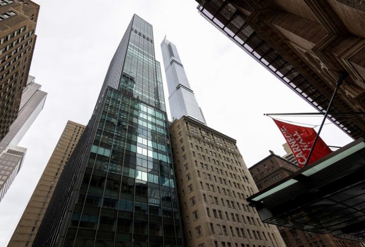 PHOTO Of Bill Hwang's Office Skyscraper On 7th Avenue