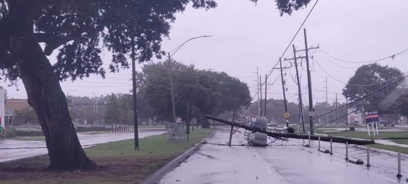 PHOTO Power Pole Laying On The Ground In General DeGaulle In Algiers