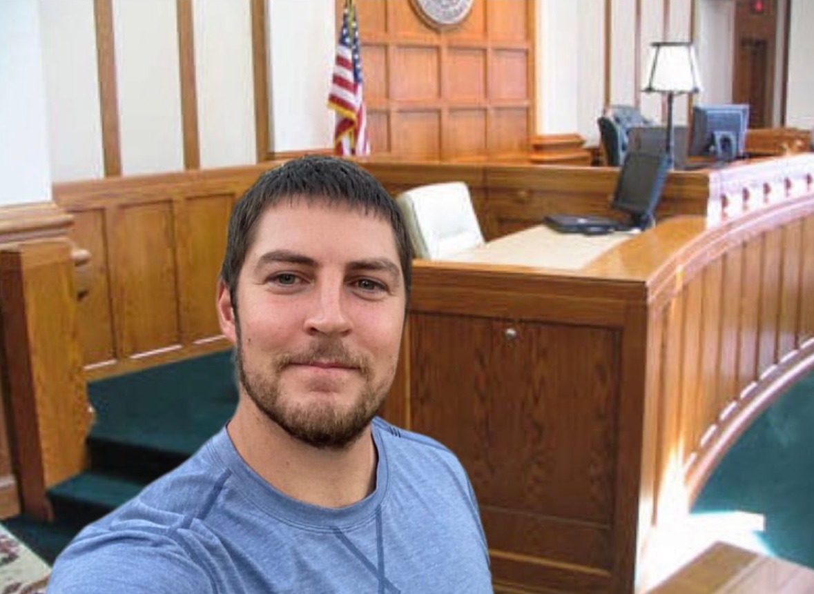 PHOTO Trevor Bauer Taking A Selfie In Los Angeles Superior Court