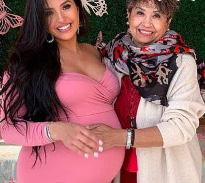 PHOTO Vanessa Bryant's Mother With Her On Good Terms When She Was Pregnant