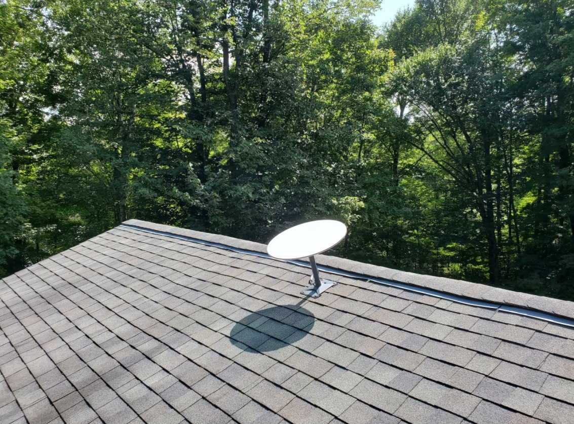 PHOTO What Volcano Mountain Starlink Dish Looks Like Mounted On Roof