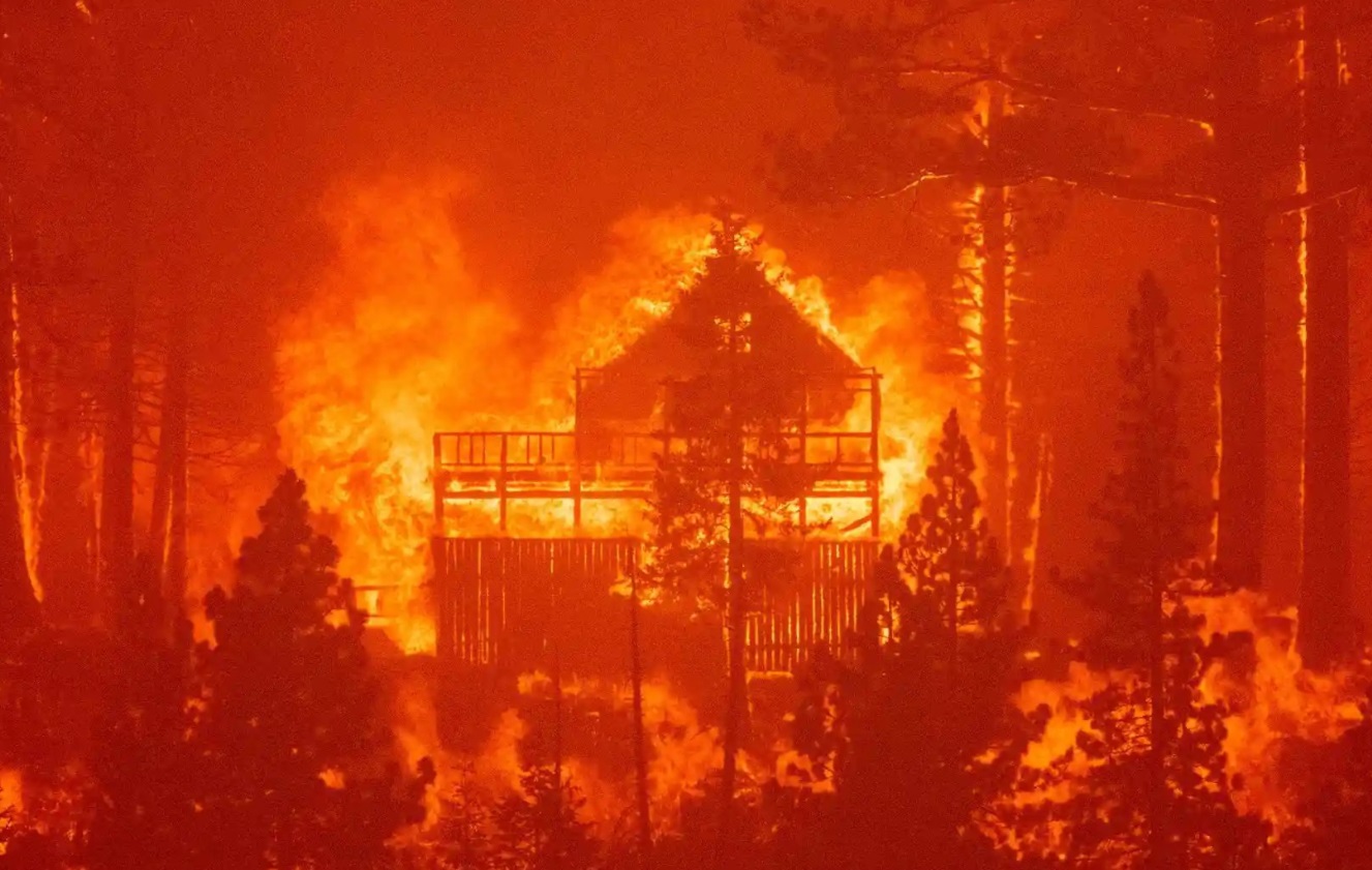 PHOTO Caldor Fire Flames Consuming Multiple Homes In South Lake Tahoe California